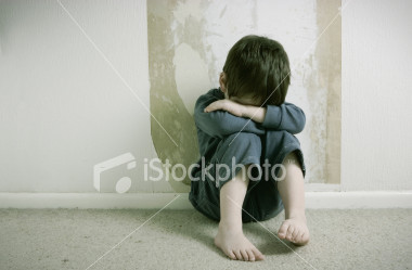 ist2_2634427-lonely-child